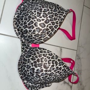 Wear everywhere push up - Victoria’s Secret bra size 32D